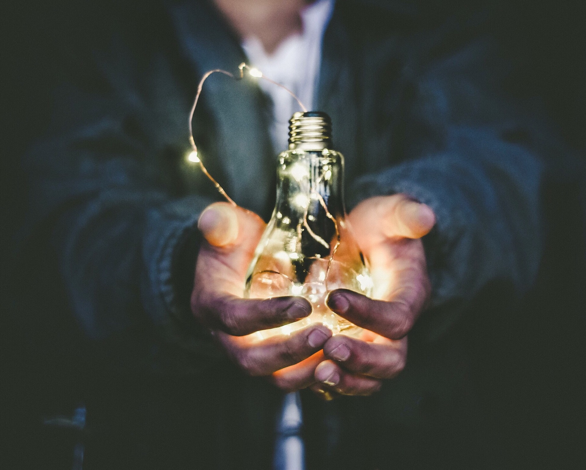 Which Energy Contract is More Economical: Fixed or Flexible?